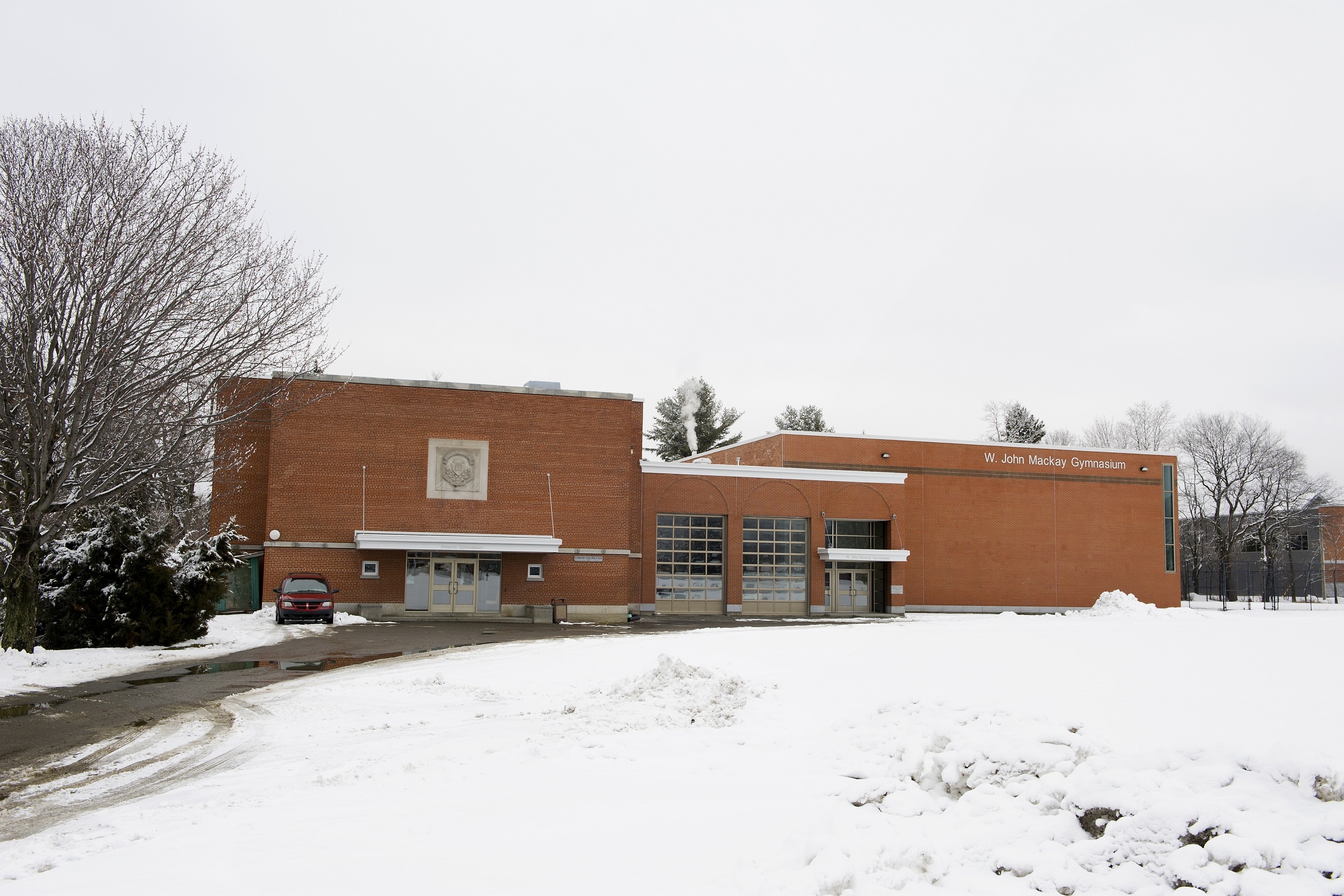 Conversion du secteur piscine en gymnasse et ajout d'un garage